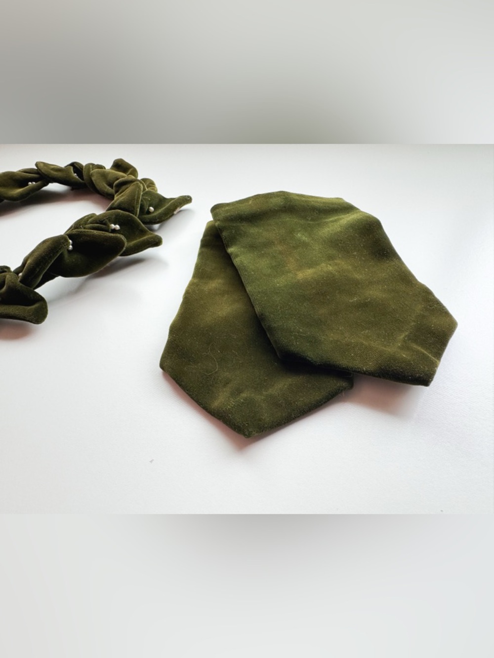 Vintage 1950s Olive Velvet Leaf Headband with Pearl Beads and Matching Wristlets - Picture 2 of 10